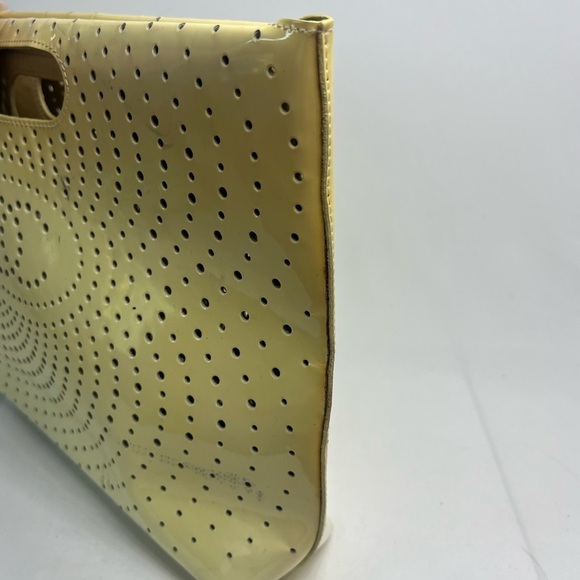 Vintage Chanel Yellow Patent Leather Clutch Perforated CC Logo 03 Karl Lagerfeld - Picture 6 of 6